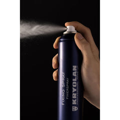 Kryolan Aérosol Fixant – application rapide pour une tenue fiable lors d'un événement.