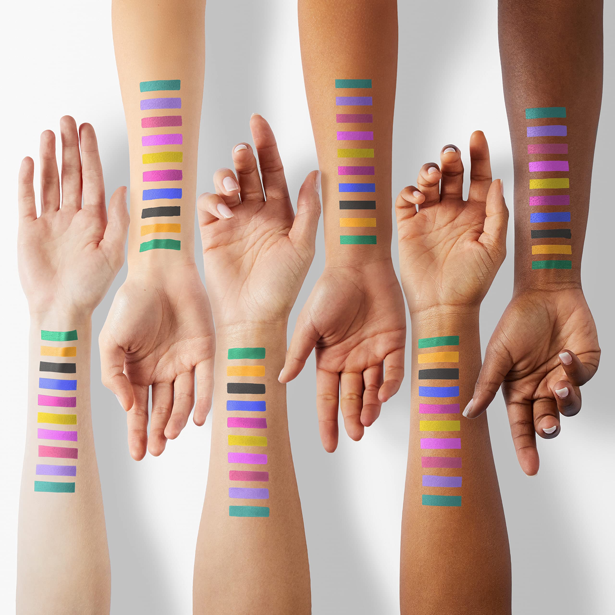 Aplicación cremosa KYDA para labios suaves y uniformes.