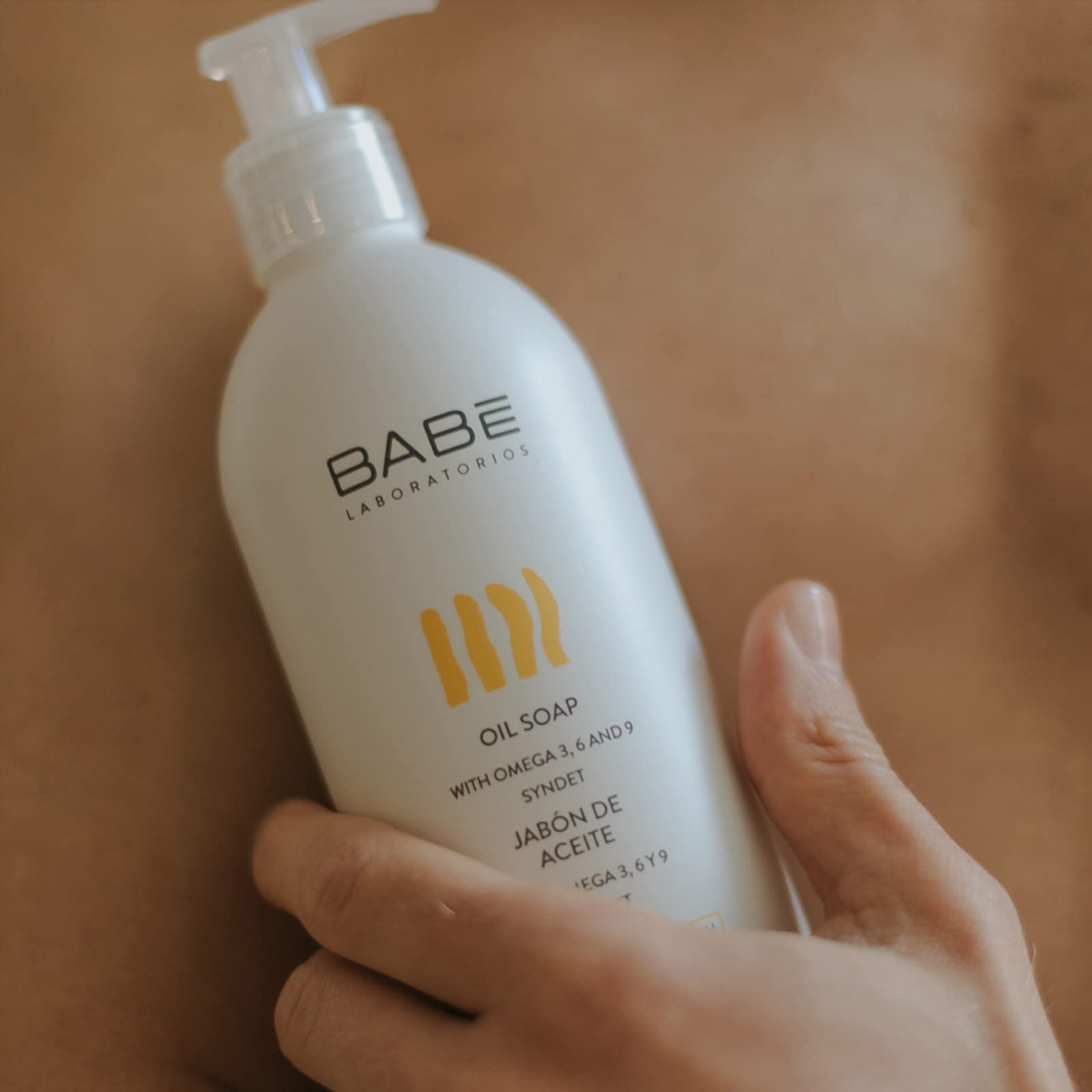 LABORATORIOS BABE Jabón de Aceite, uso diario para cuidado suave.