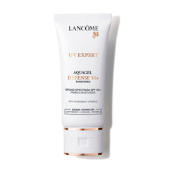 Lancôme UV Expert Defense, bote protector solar SPF50, ofrece hidratación ligera sin residuo.