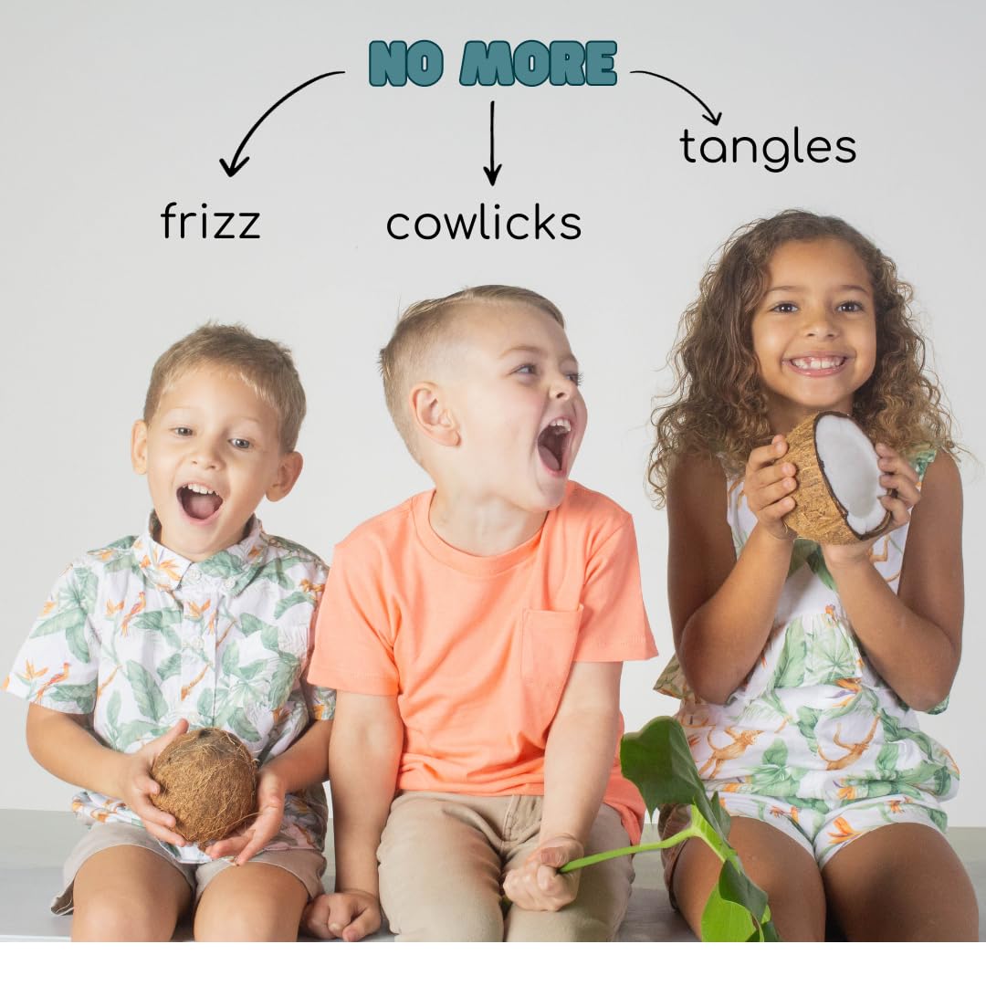 Pasta Lane & Co en la mano para peinado rápido en niños.