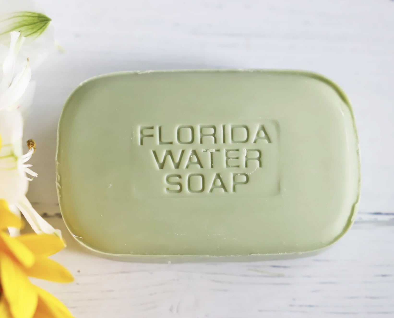 Lanman y Kemp Etiqueta Agua de Florida diseño evocador para un ritual diario de limpieza