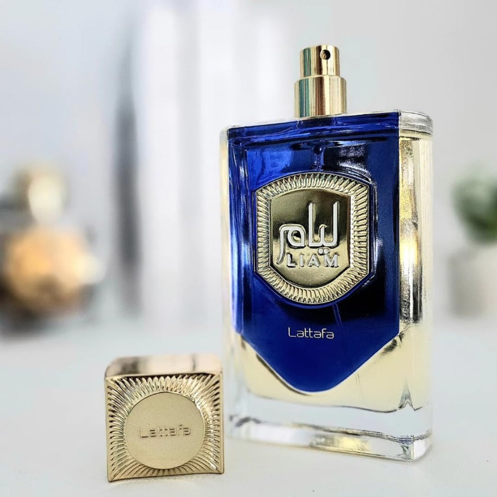 Lattafa Liam Blue Shine: apertura de botella para una pulverización precisa