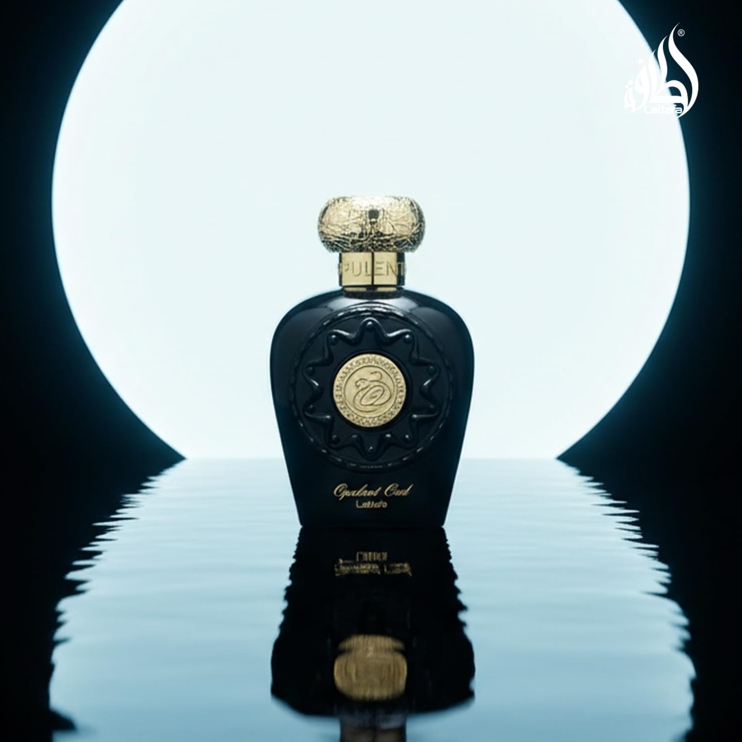 Lattafa Opulent Oud, tapa oscura que refuerza su carácter intenso.