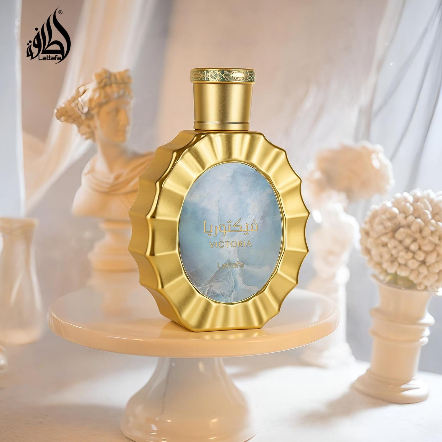 Lattafa Victoria, nota neroli, flor suave para ocasiones nocturnas.