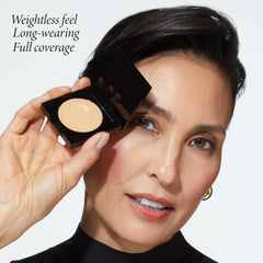 Laura Geller New York Concealer textura cremosa y ligera para uso diario.