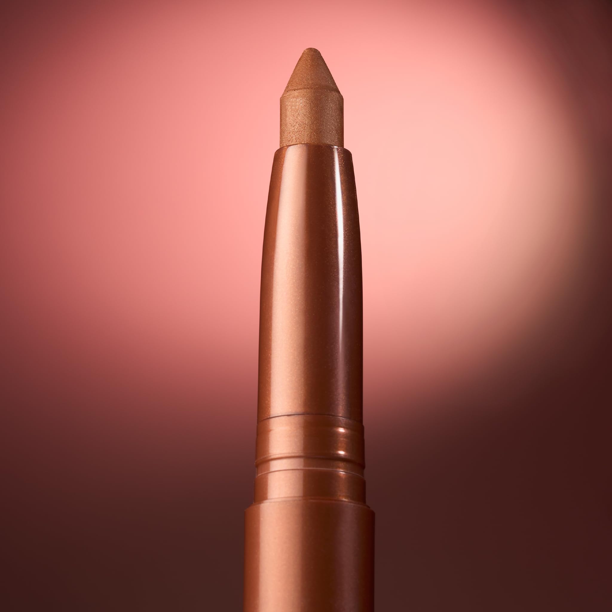 Laura Geller Kajal color versátil para día y noche.