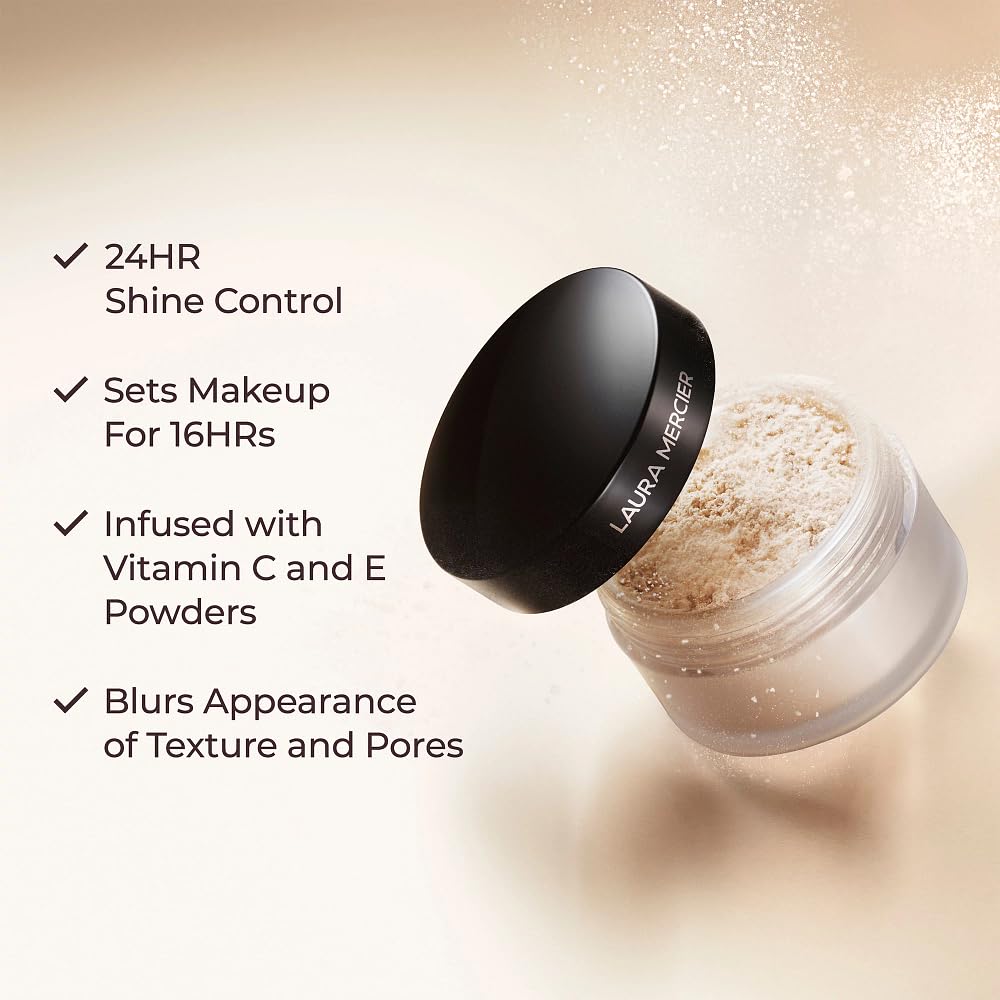Acabado mate suave con Laura Mercier, sin dejar sensación pesada.