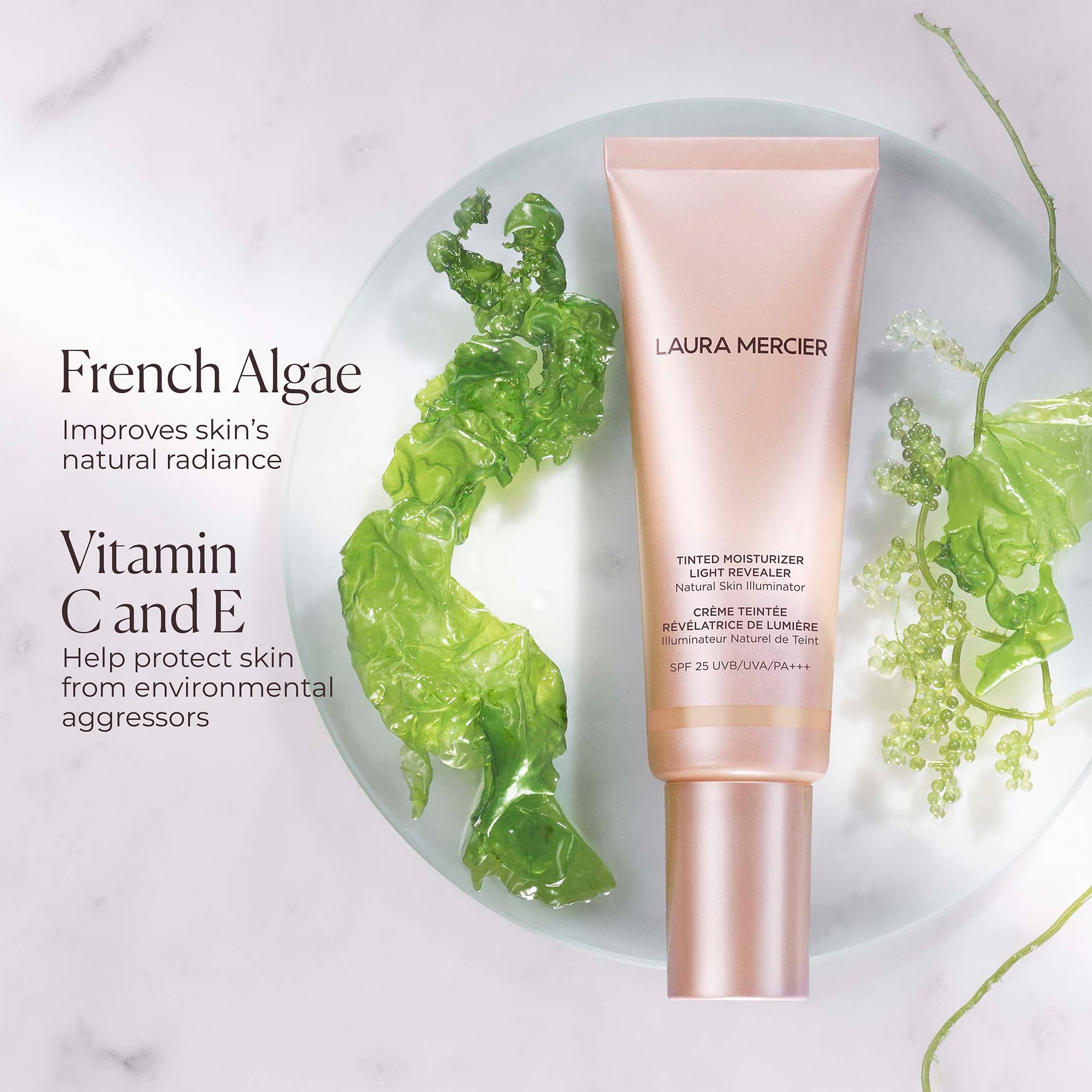 Protección SPF 25 y antioxidantes en Laura Mercier Light Revealer