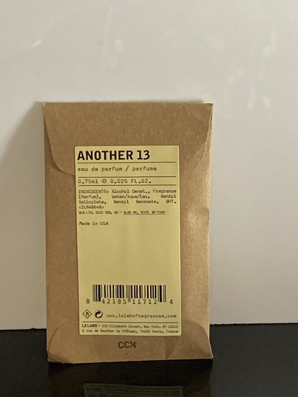 Le Labo Another 13 aplicador para dosis precisas en uso diario.