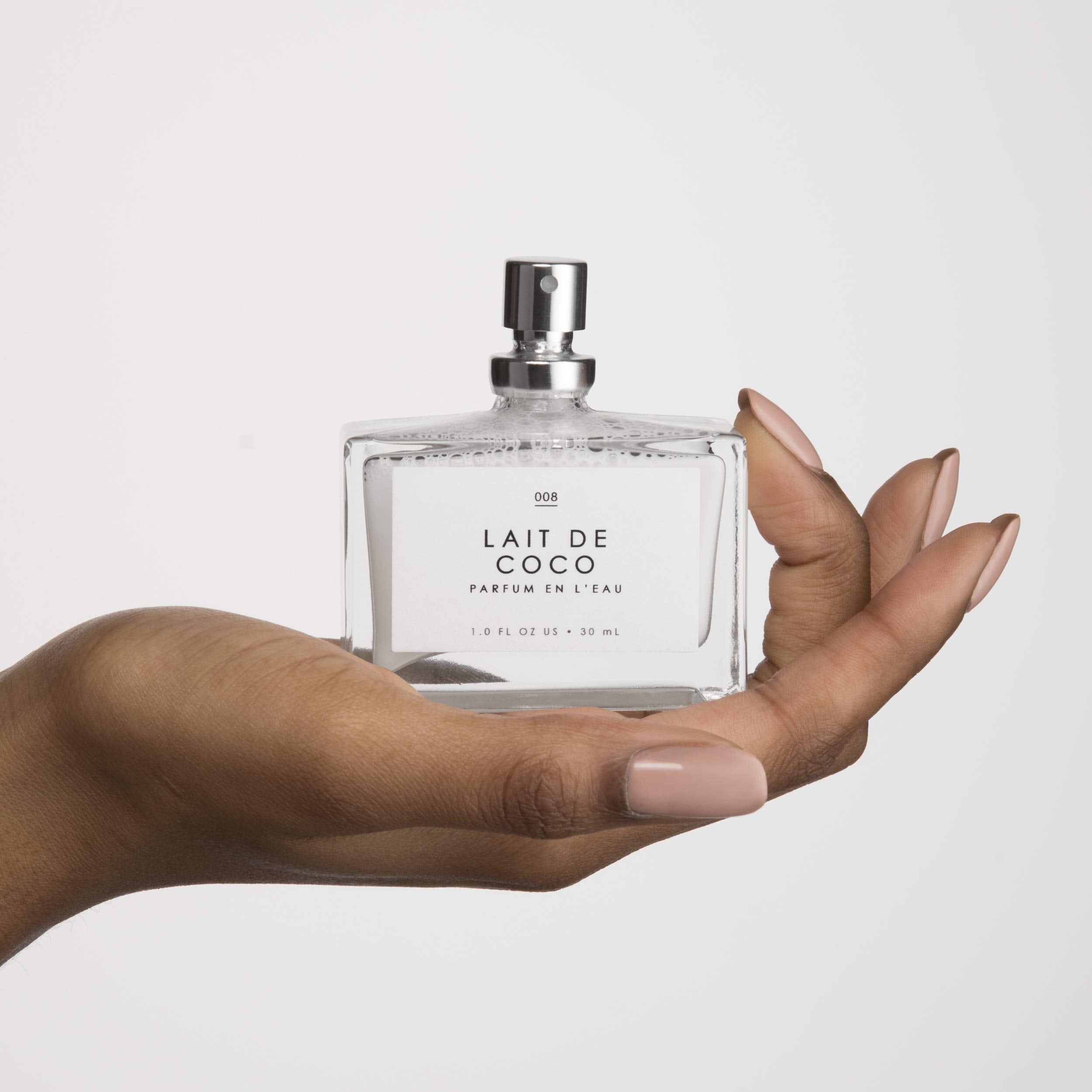 Envase elegante de Le Monde Gourmand Lait de Coco para pulsos.
