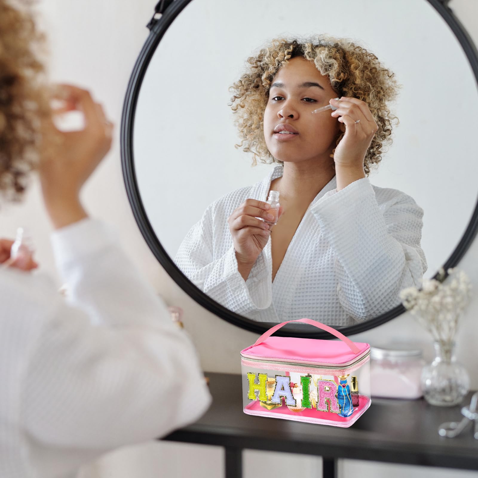 Regalo ideal para mujer: bolsa clara con diseño chic.