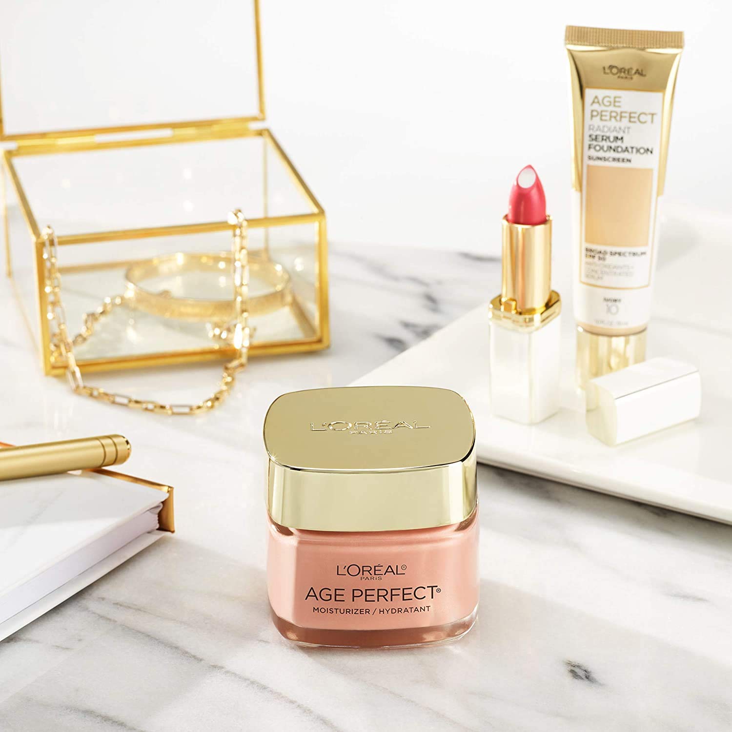 Pigmentos rosados que realzan la apariencia natural del rostro en Rosy Tone.