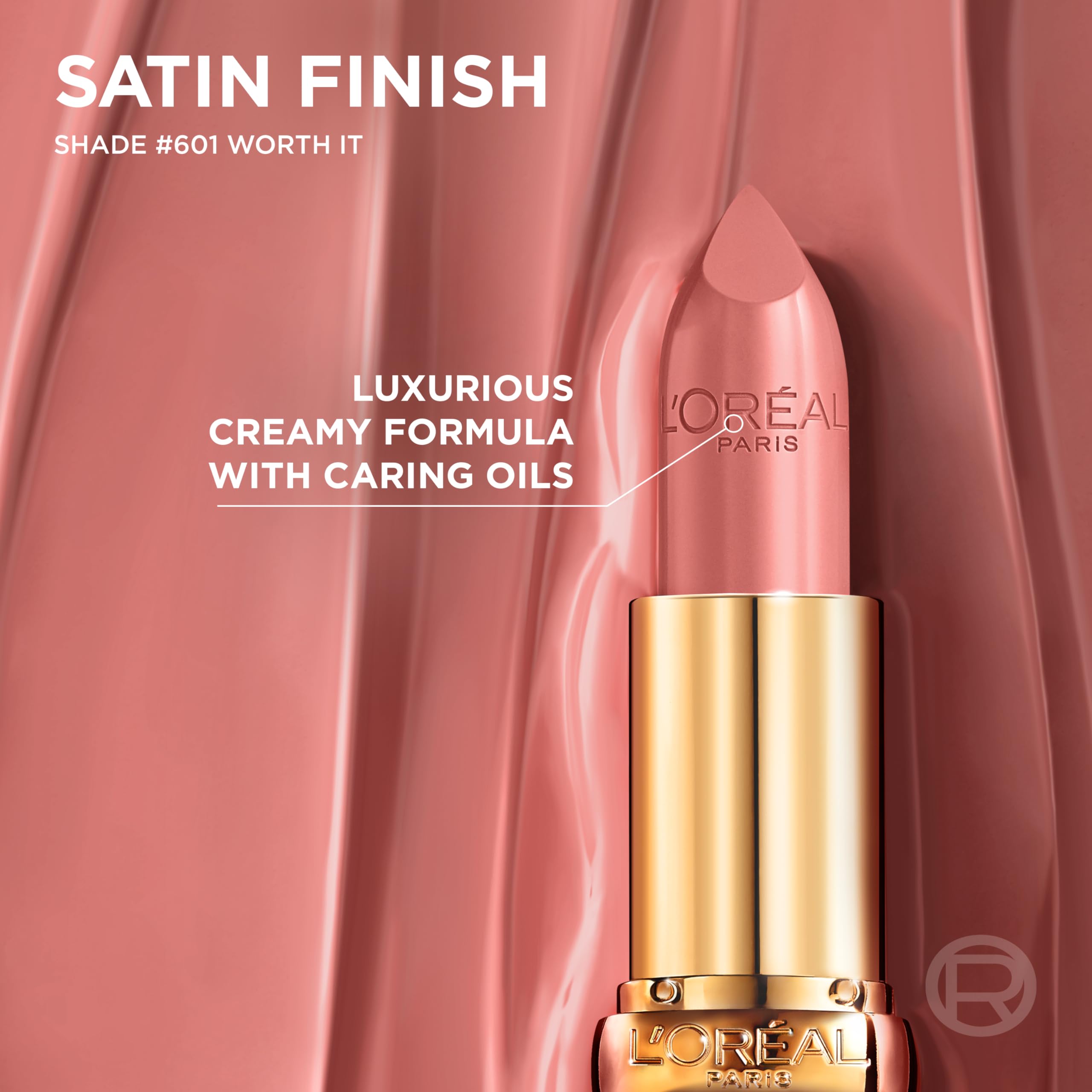 L’Oréal Paris Color Riche Satinado labial, aplicación centrada para un acabado uniforme.