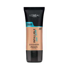 Aplicación facial suave con Infallible Pro Glow para tono uniforme