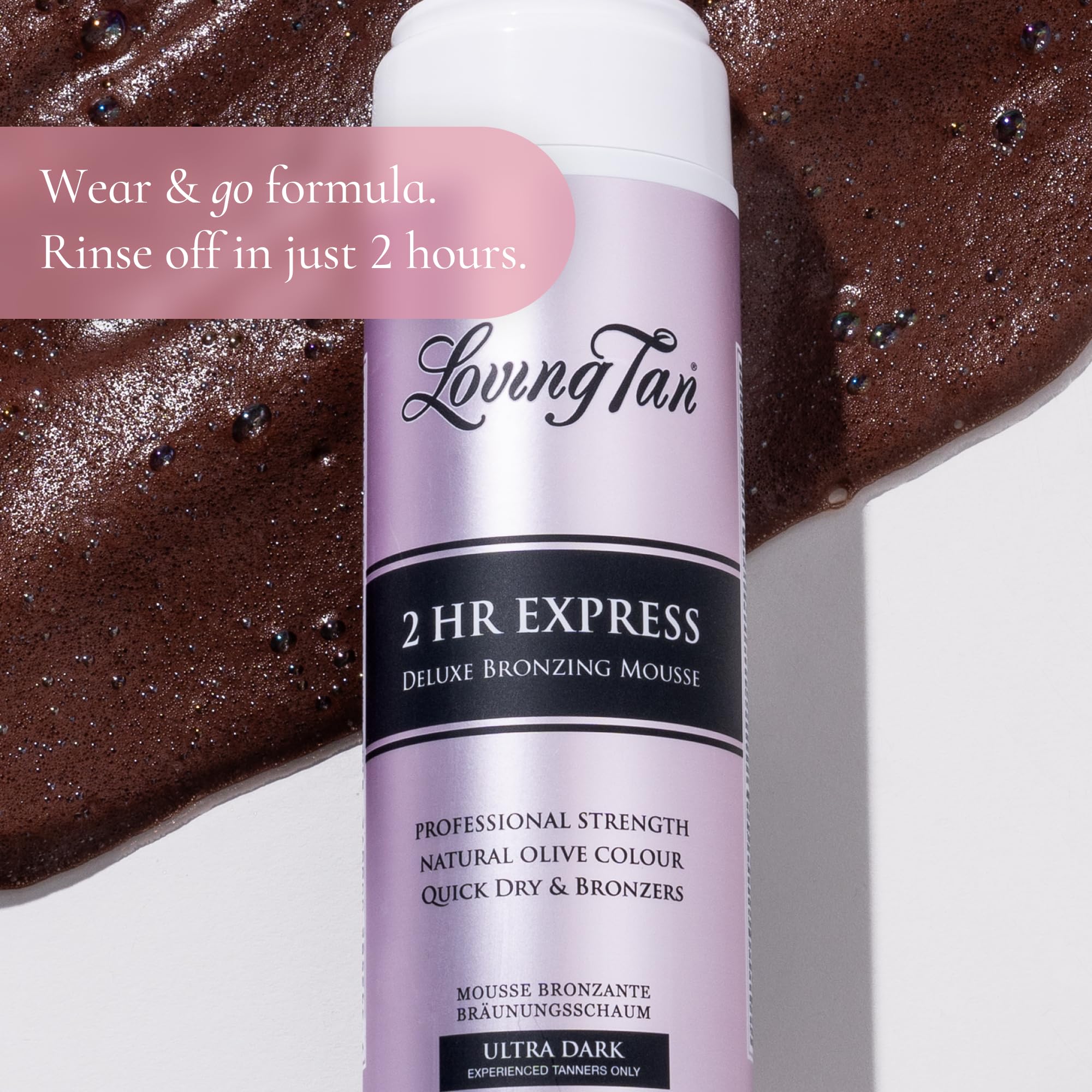 Loving Tan Mousse con DHA derivado naturalmente para tono bronce suave.