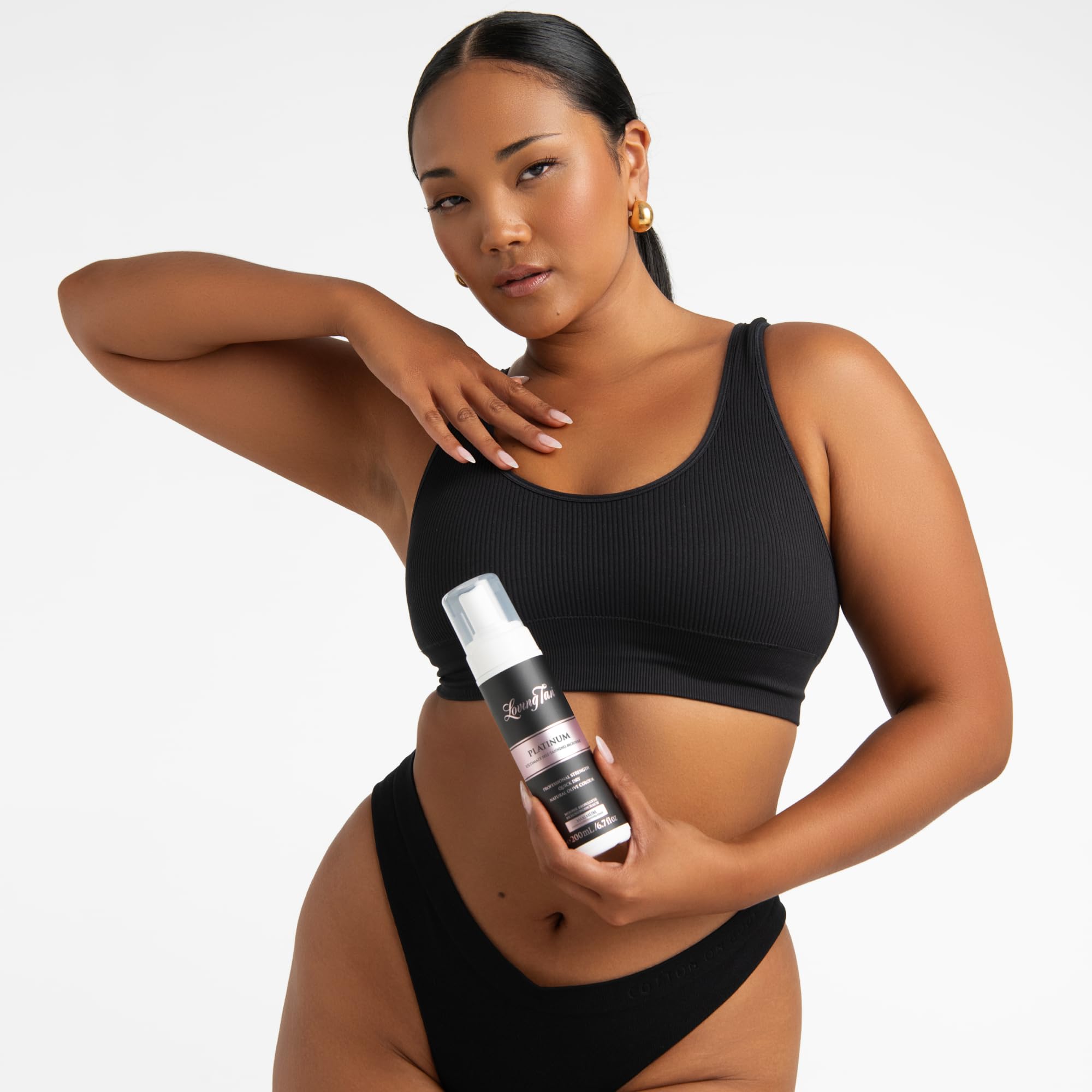 Loving Tan Platinum Mousse: aplicador mitt para una aplicación suave.