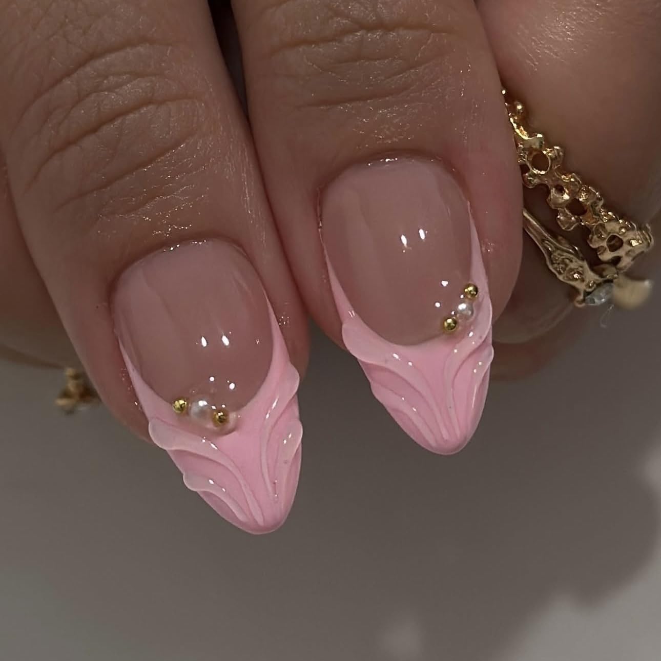 Acentos de perlas doradas de LPOODDNU para uñas.