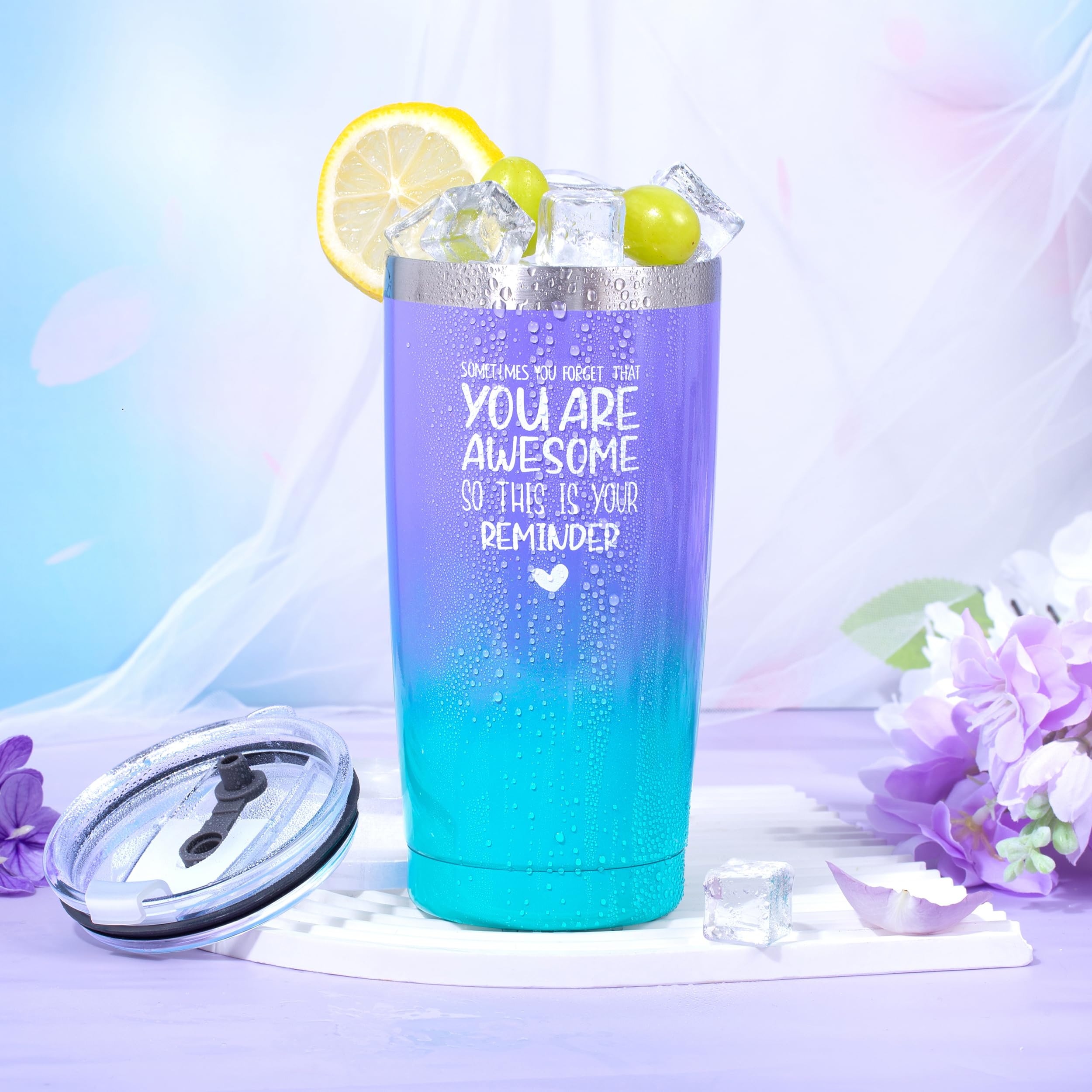 Crema de manos Lucotiya con lavanda, hidratación suave para la piel.