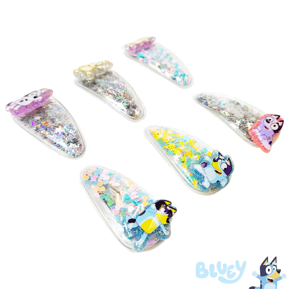 Dijes Bluey en pinzas LUV HER, ideales para toques divertidos en la escuela.