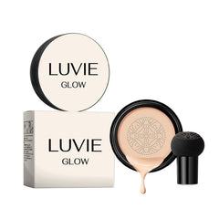 Base Luvie Glow Foundation Cushion con aplicador hongo para una aplicación precisa y uniforme.