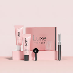 Luxe: tinte marrón para pestañas y cejas, acabado suave.