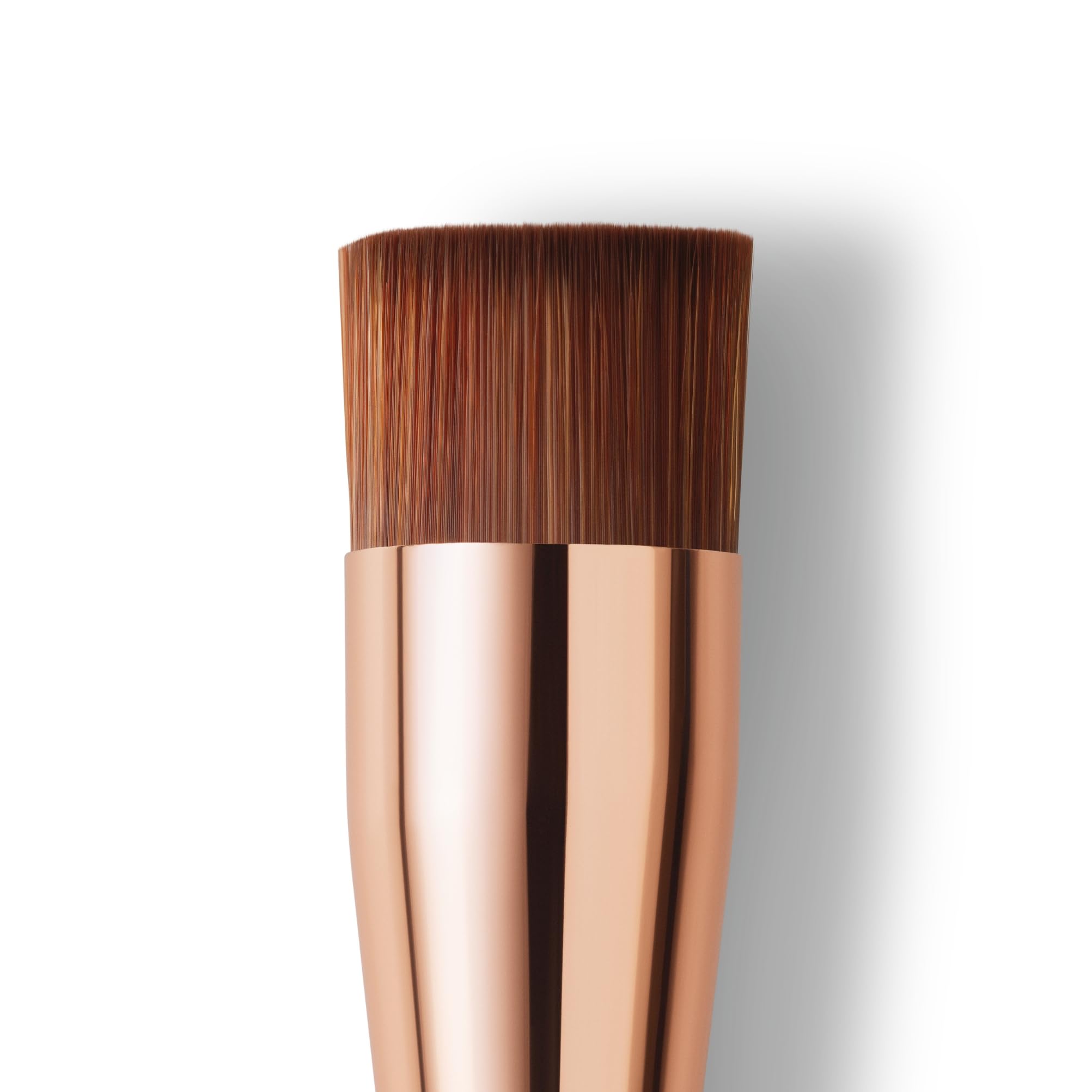 M. Asam Foundation Brush, diseño ergonómico para mayor control.