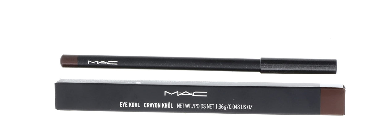MAC lápiz delineador de ojos Teddy para color intenso y aplicación fácil.