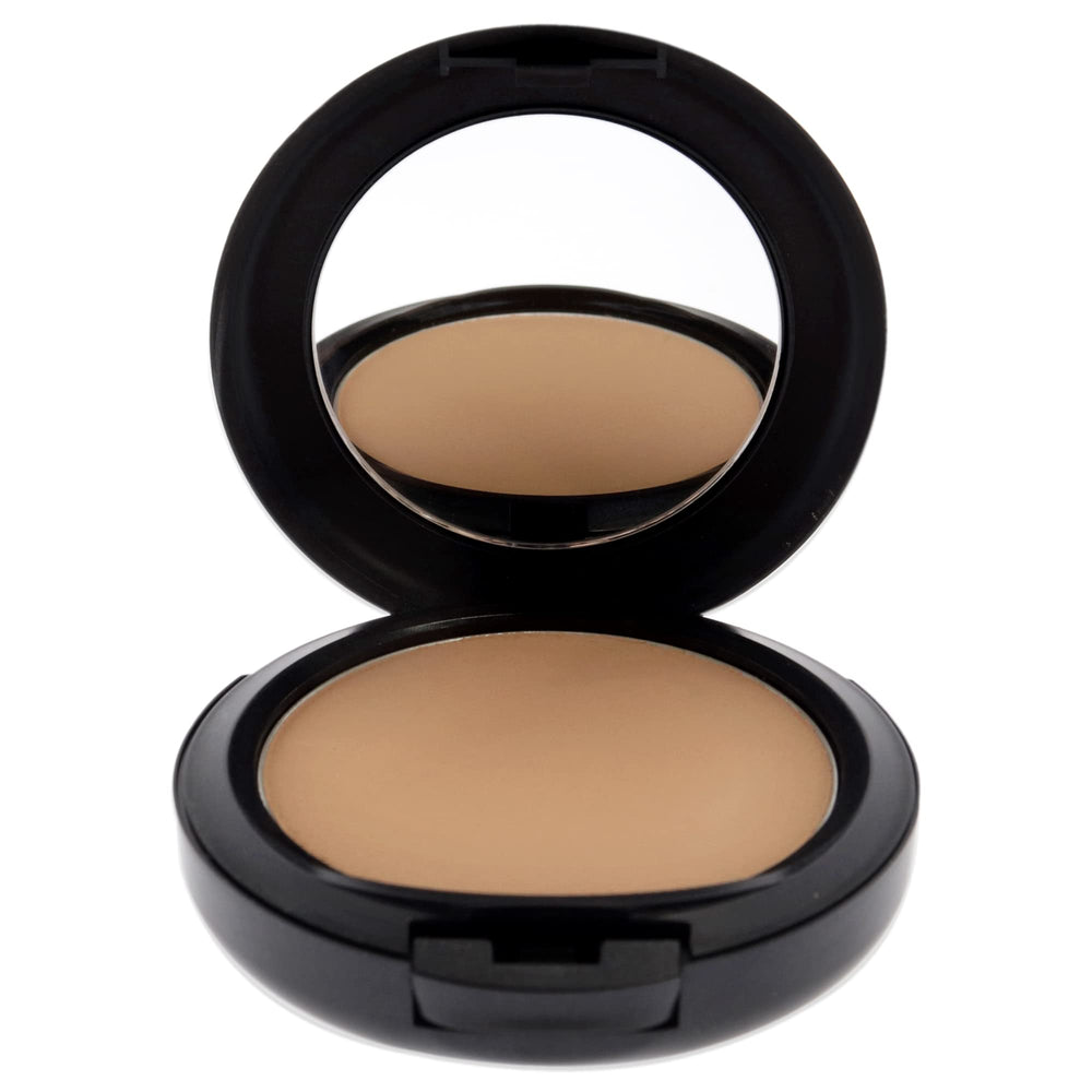 MAC Studio Fix Polvo Base NC40 aplicación con brocha para acabado uniforme.