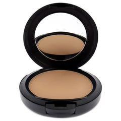 MAC Studio Fix Polvo Base NC40 aplicación con brocha para acabado uniforme.