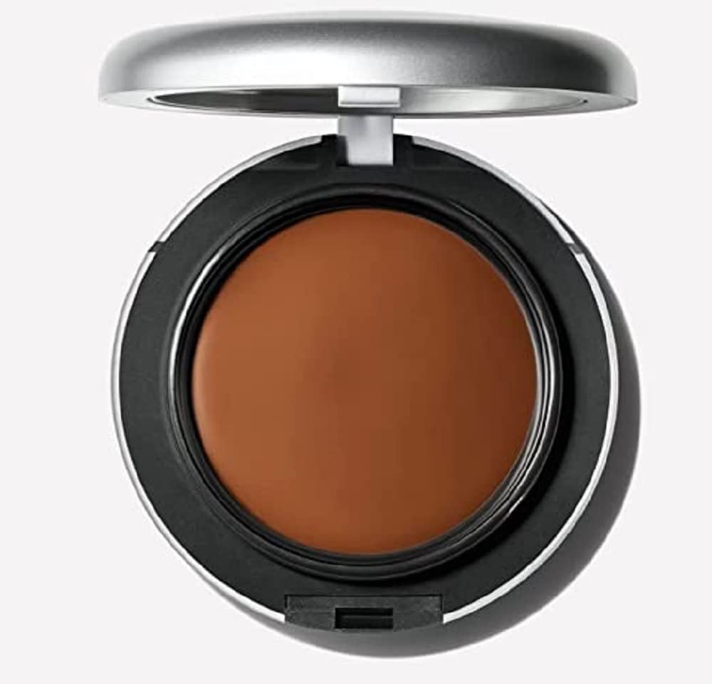 MAC Studio Fix Tech crema-polvo NW45, botella compacta para acabado uniforme y duradero.