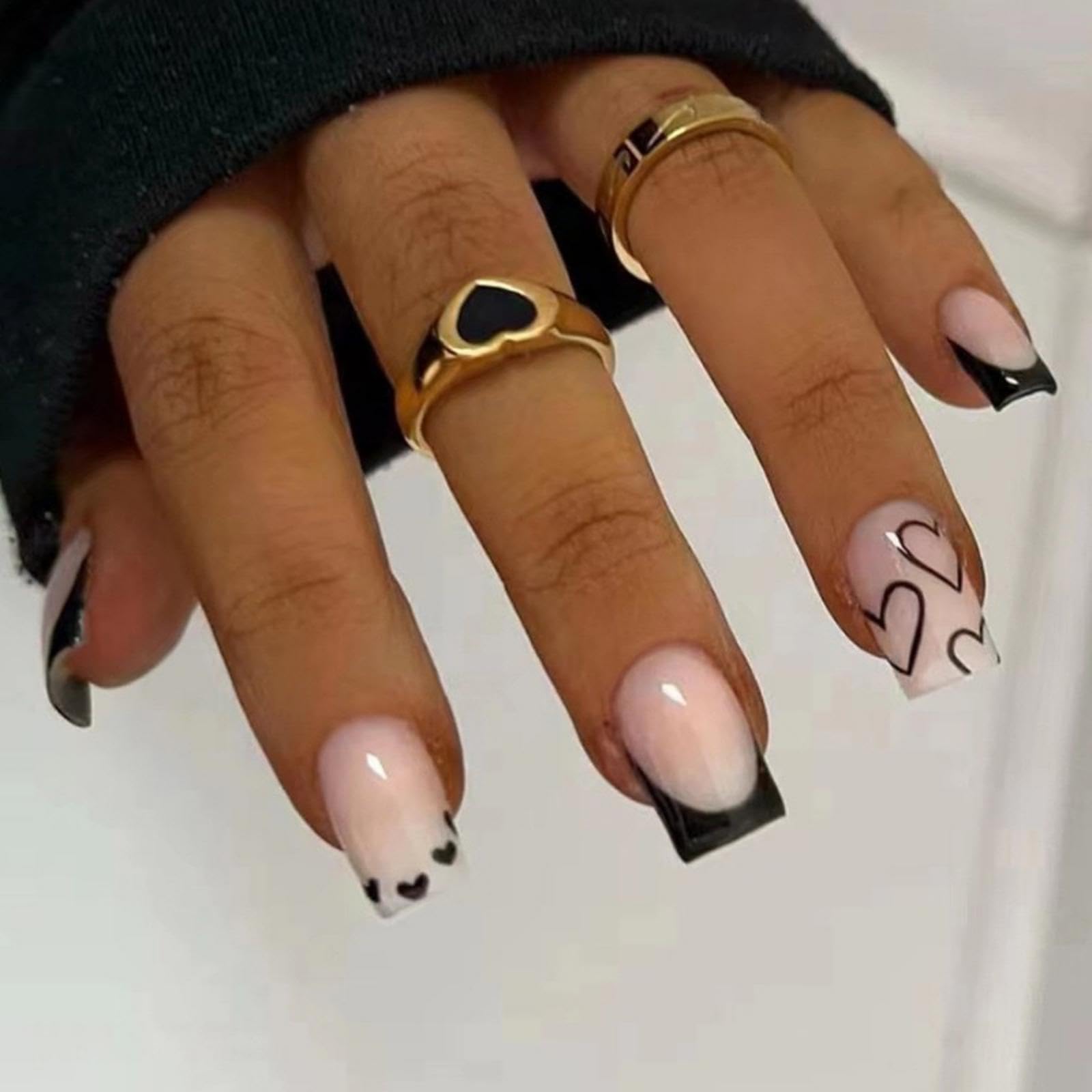 Maigitur uñas francesas negras con diseño de corazón blanco para un look rápido y duradero