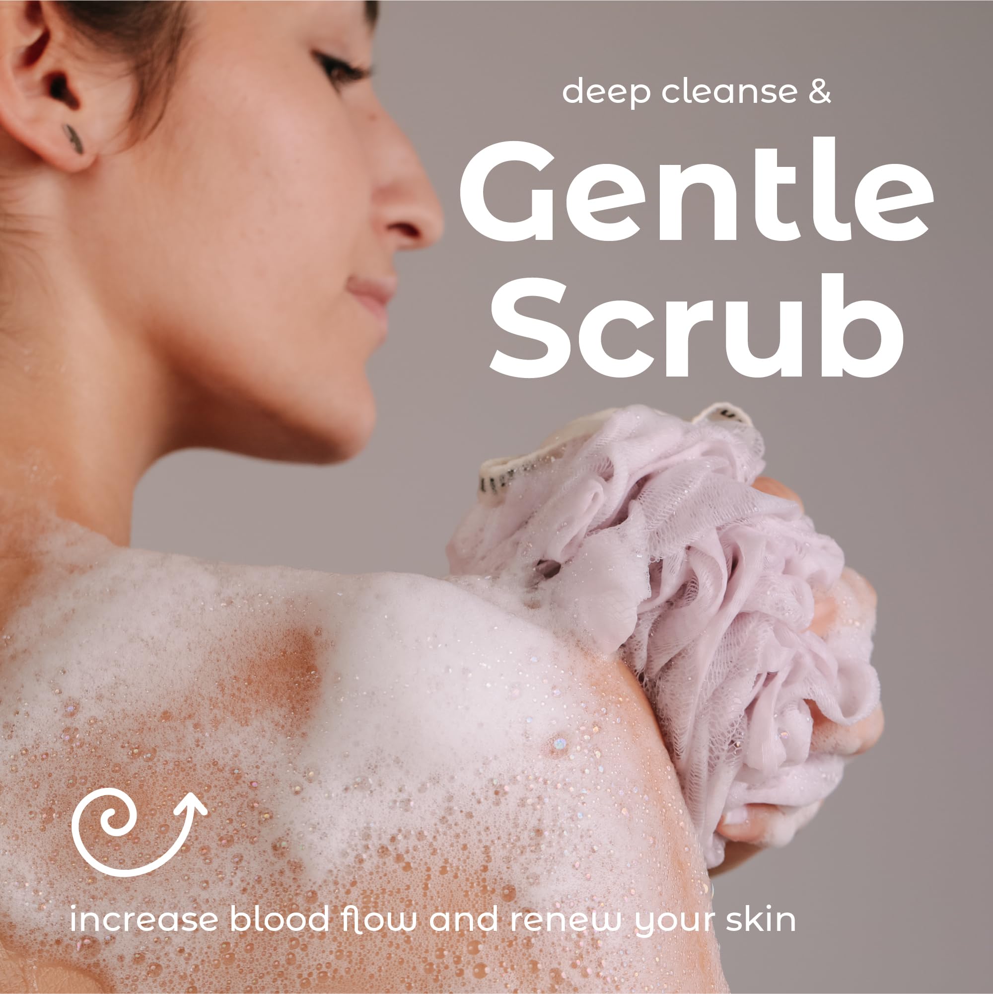 MainBasics esponja-rosa-bano-espuma-generosa permite crear espuma rica al usar gel.