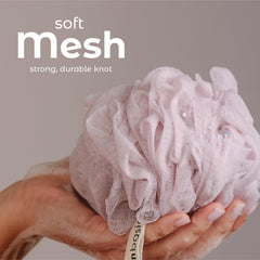 MainBasics lufa-bano-nudo-firme-rosa garantiza durabilidad y tacto cómodo durante la ducha.