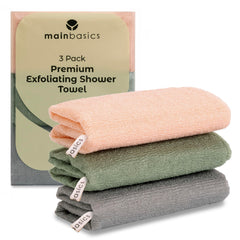 MainBasics muestra el set de tres toallas exfoliantes para ducha en empaque práctico.