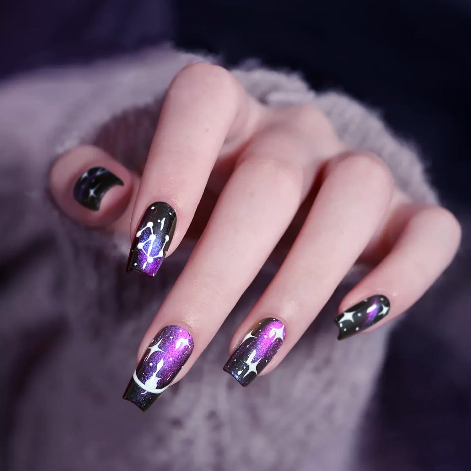 Major Dijit esmalte con brillos holográficos para uñas modernas.