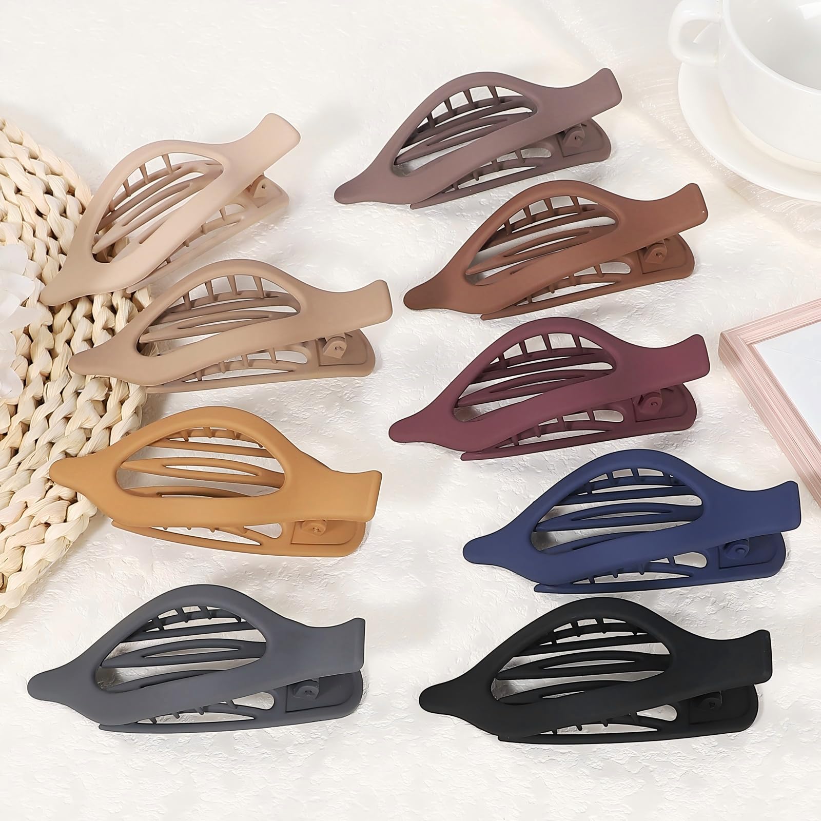 Pinzas Mandydov versátiles y ergonómicas para peinados duraderos.