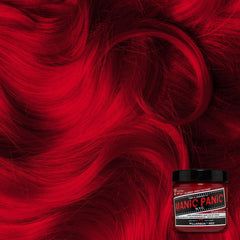 MANIC PANIC Pillarbox Red, cabello preiluminado resalta tonos rojos brillantes