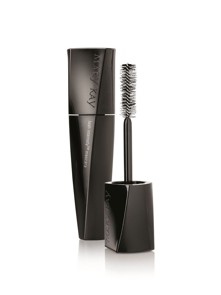 Mary Kay Lash Intensity Mascara: aplicación suave para definición precisa.