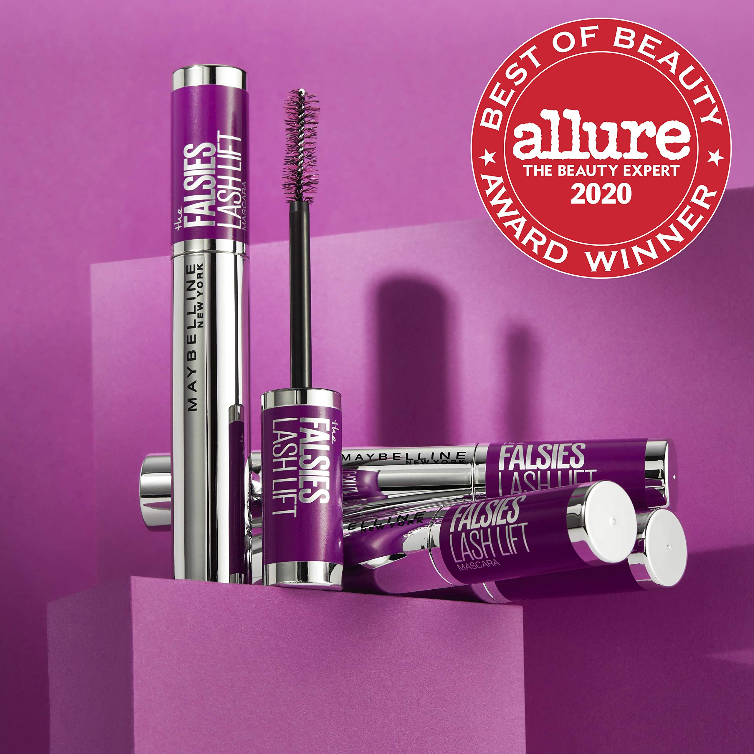 Maybelline Falsies Lift Mascara look de ojos definido todo el día.