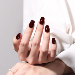 MAYCHAO gel uñas rojo cereza profundo, curado con LED para una fijación rápida.