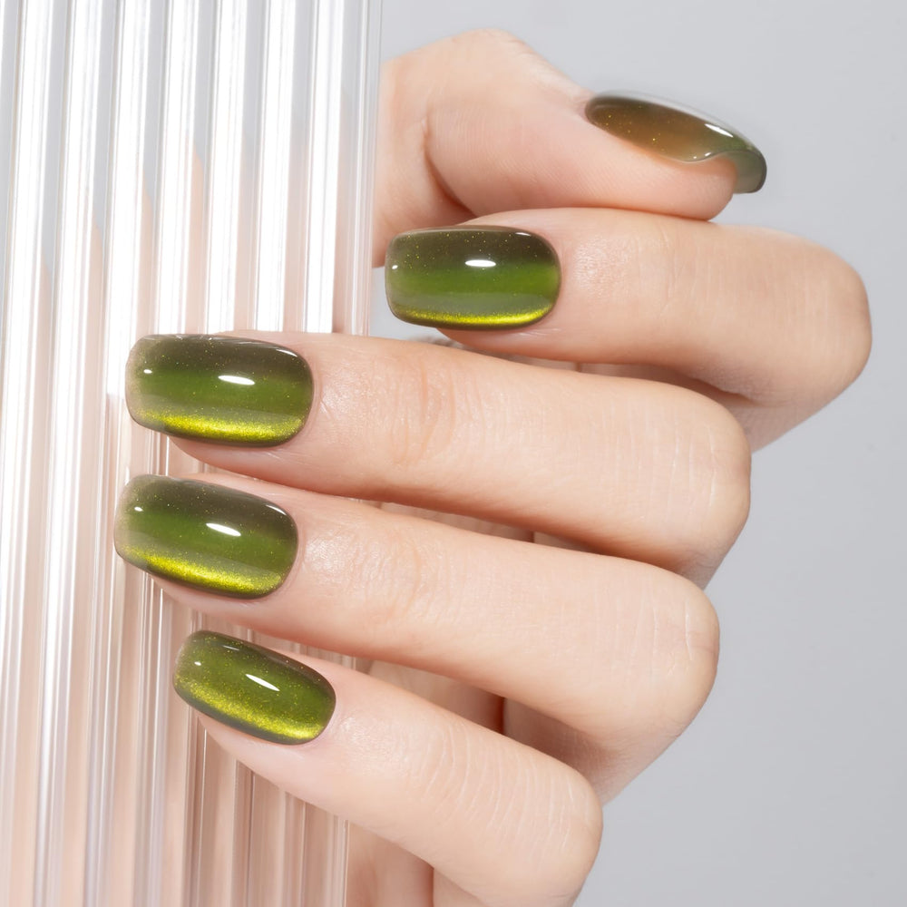 MAYCHAO esmalte gel holográfico con brillo multicolor en muestra.