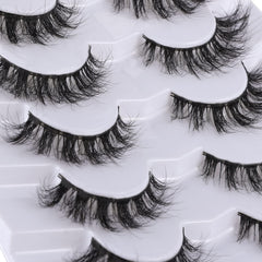 Pestañas Mebver esponjosas y ligeras, efecto volumen suave para realzar la mirada.