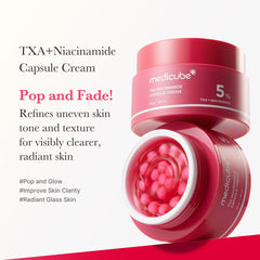 Medicube TXA en gel rosado para textura suave y radiante.