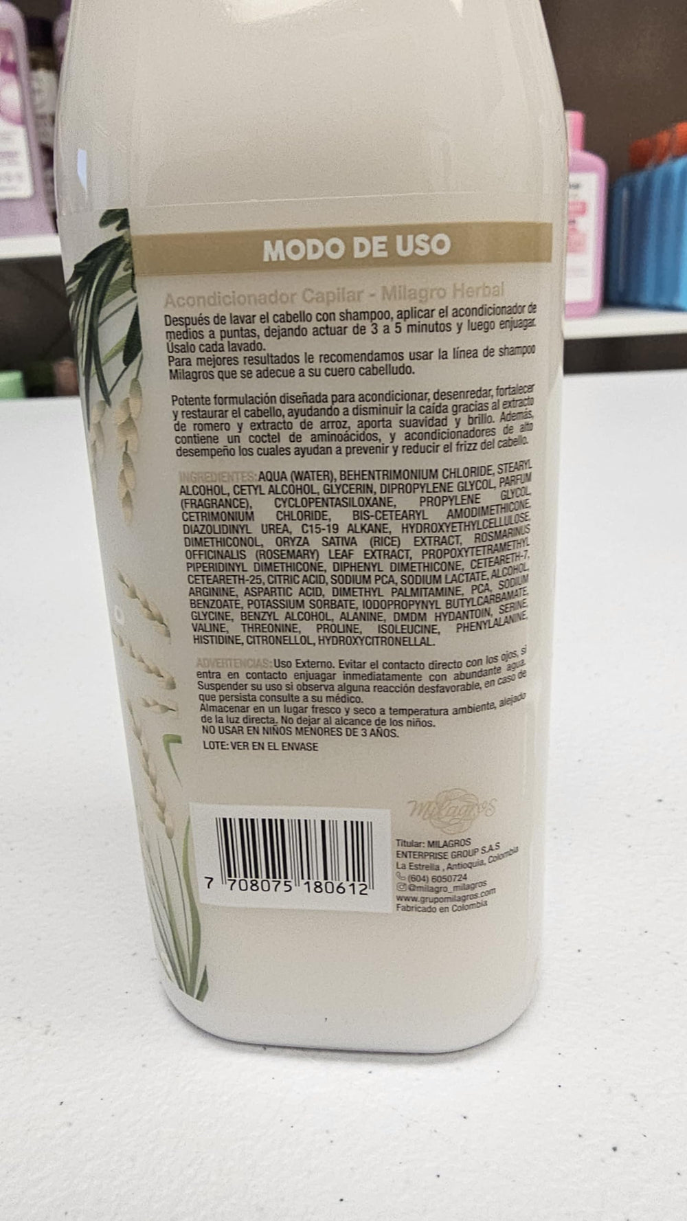 Milagros Acondicionador Herbal ayuda a reducir el frizz y la estática