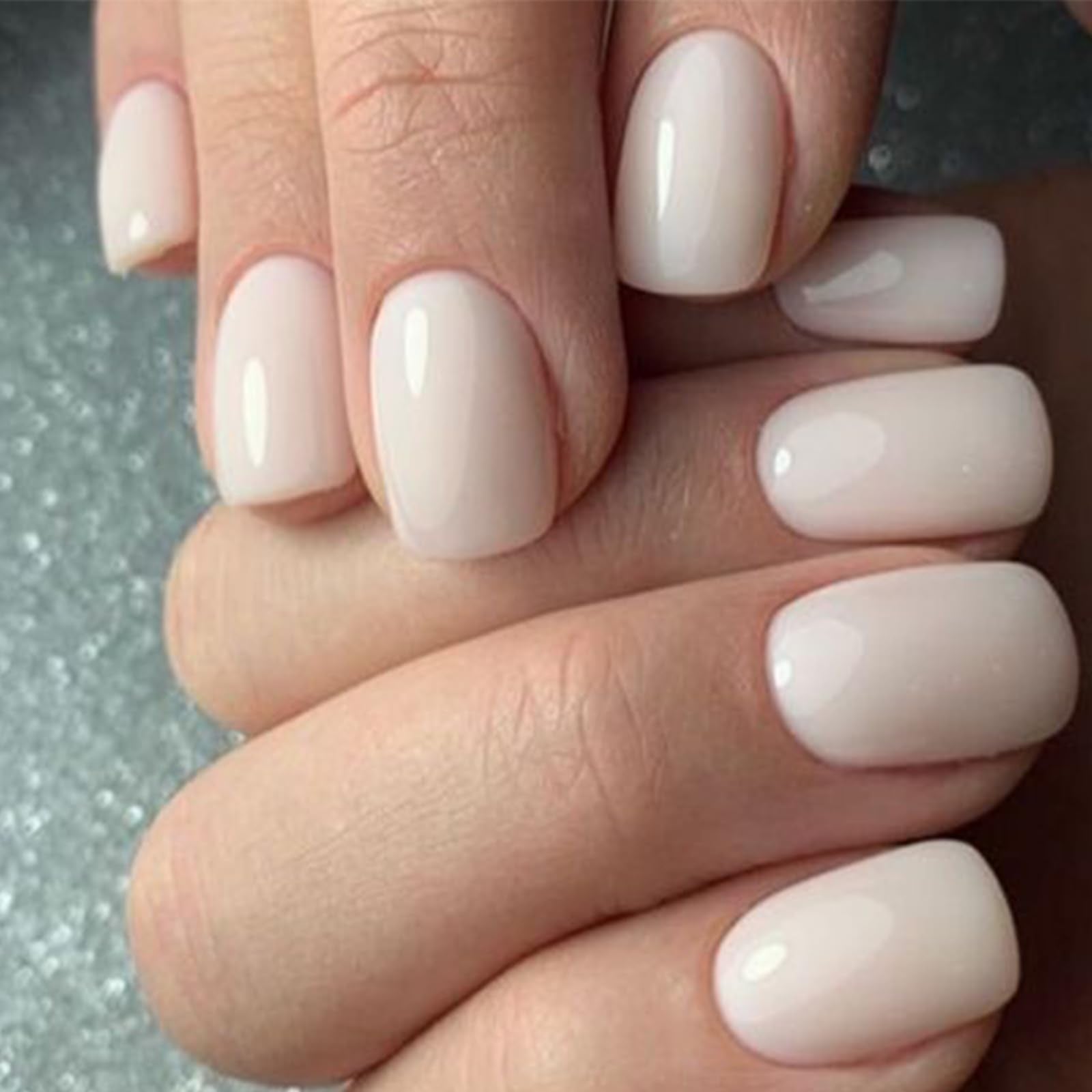 Pegamento y adhesivos para fijar las uñas con seguridad
