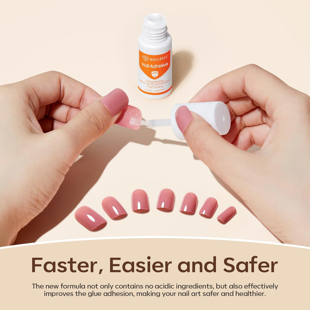 Uñas postizas adheridas con Modelones en la mano.