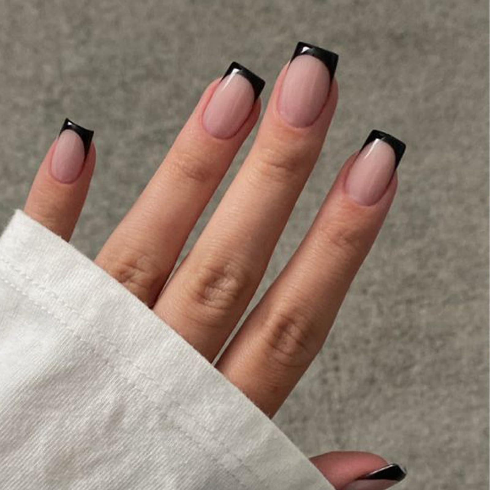Modelones uñas francesas negras cortas para uso diario y estilo rápido.