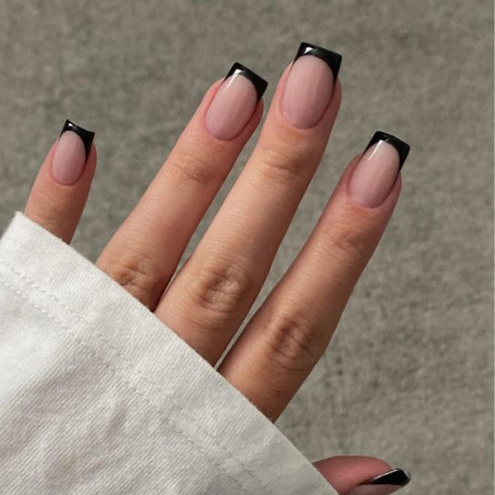 Modelones uñas francesas negras cortas para uso diario y estilo rápido.