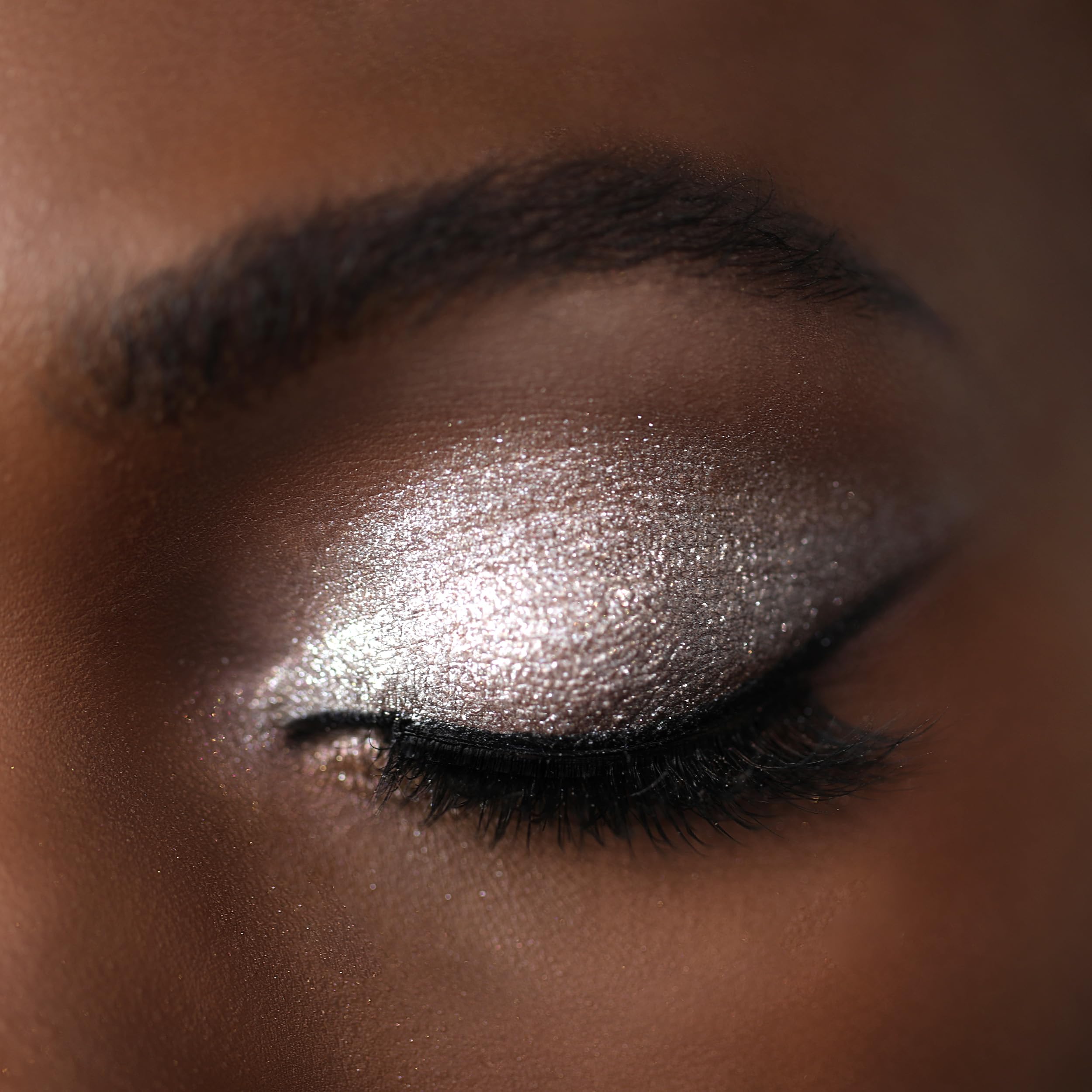 Moira Sombra Cromática Luminosa embalaje sostenible, opción ecológica para maquillaje.
